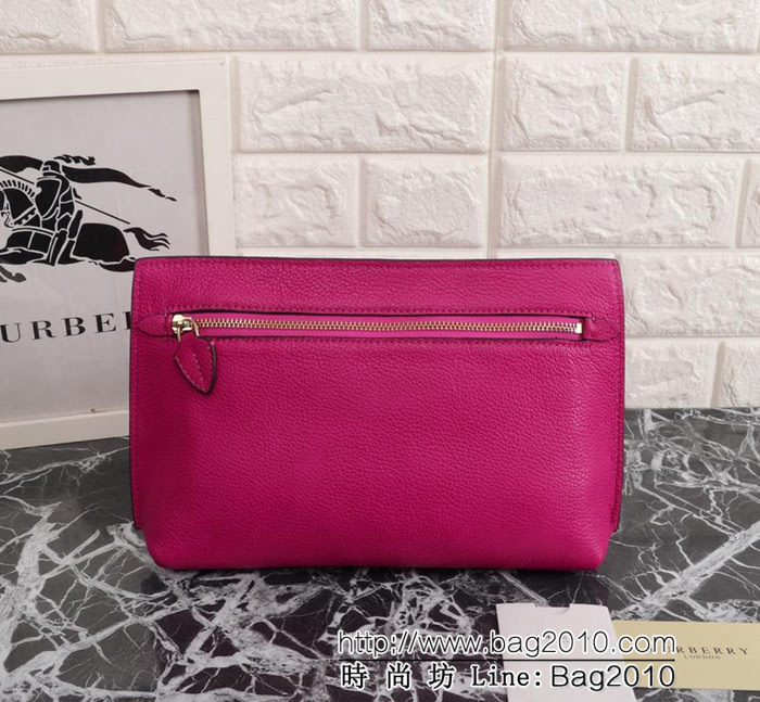 BURBERRY巴寶莉 簡約時尚手拿包 拉鏈口袋飾有 Burberry立體字母 2288  Bhq1049